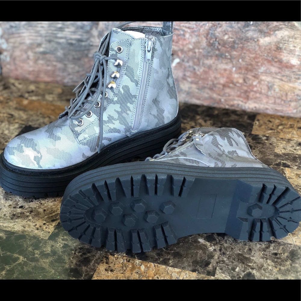 NEW  Madden Girl Mash Flatform Combat Boots - Picture 9 of 15